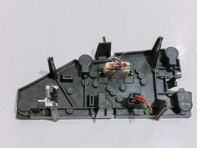 bontott PEUGEOT 407 Bal Hátsó Lámpa Foglalat