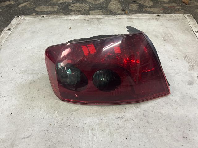 bontott PEUGEOT 407 Bal Külső Hátsó Lámpa