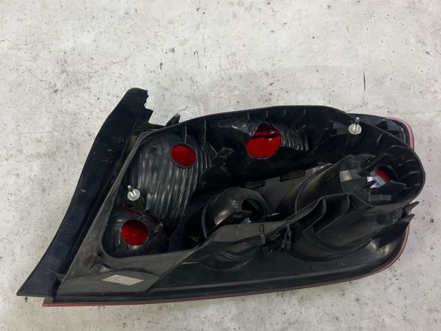 bontott PEUGEOT 407 Bal Külső Hátsó Lámpa