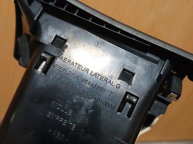 bontott PEUGEOT 407 Bal Szellőző