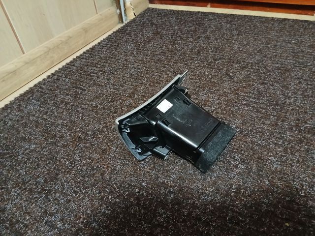 bontott PEUGEOT 407 Bal Szellőző