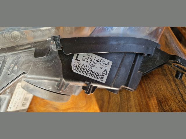 bontott PEUGEOT 407 Bal Xenon Fényszóró