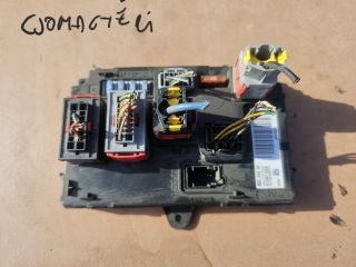 bontott PEUGEOT 407 Biztosítéktábla Csomagtér