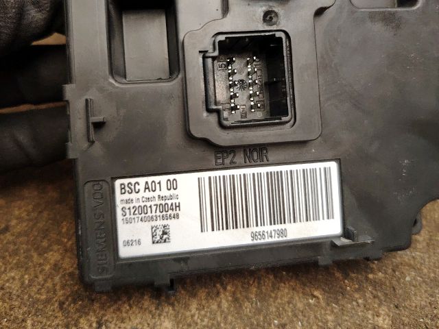 bontott PEUGEOT 407 Biztosítéktábla Csomagtér