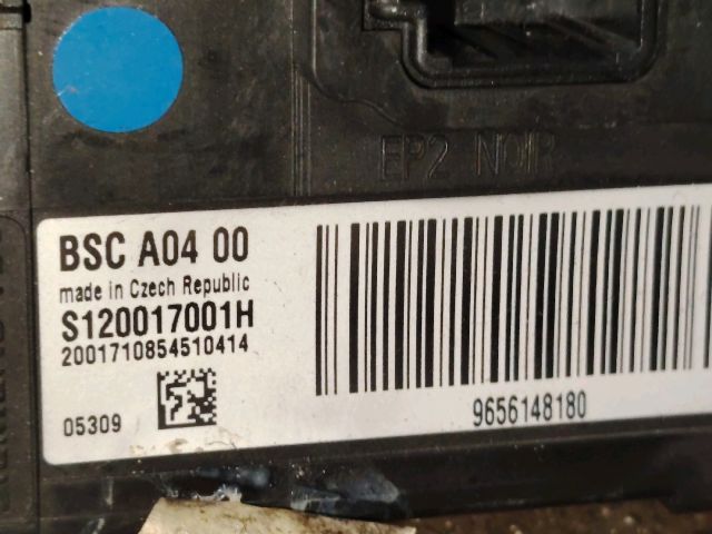 bontott PEUGEOT 407 Biztosítéktábla Csomagtér