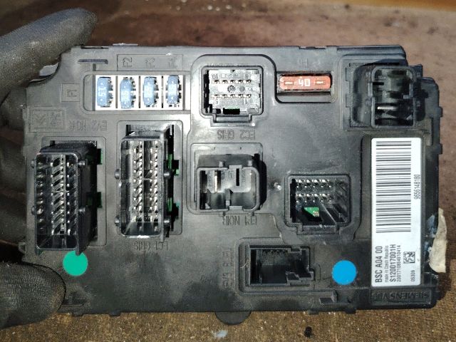 bontott PEUGEOT 407 Biztosítéktábla Csomagtér