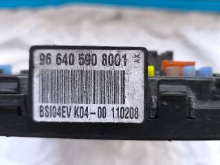 bontott PEUGEOT 407 Biztosítéktábla Utastér