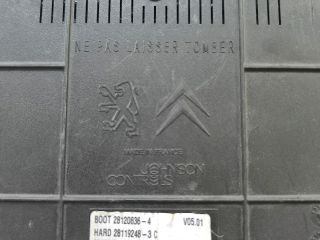 bontott PEUGEOT 407 Biztosítéktábla Utastér