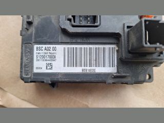 bontott PEUGEOT 407 Biztosítéktábla Utastér