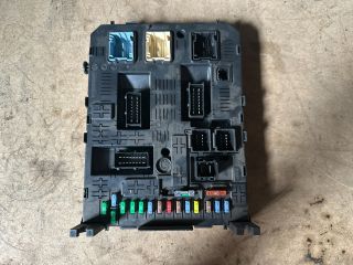 bontott PEUGEOT 407 Biztosítéktábla Utastér