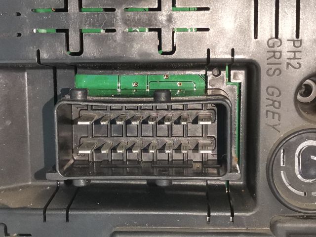 bontott PEUGEOT 407 Biztosítéktábla Utastér