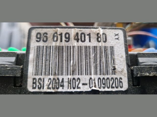 bontott PEUGEOT 407 Biztosítéktábla Utastér