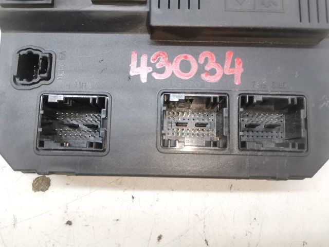 bontott PEUGEOT 407 Biztosítéktábla Utastér