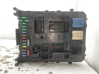 bontott PEUGEOT 407 Biztosítéktábla Utastér