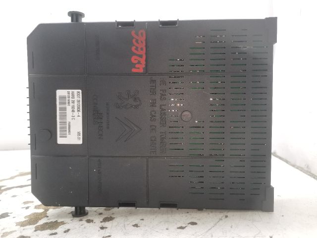 bontott PEUGEOT 407 Biztosítéktábla Utastér