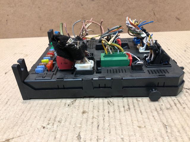 bontott PEUGEOT 407 Biztosítéktábla Utastér