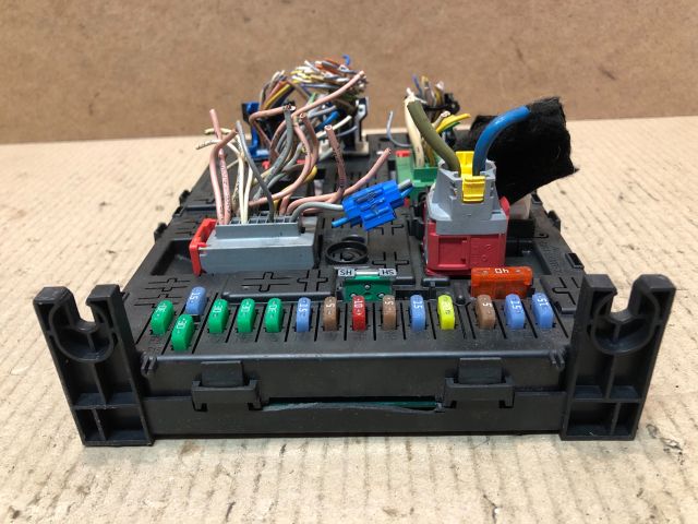 bontott PEUGEOT 407 Biztosítéktábla Utastér