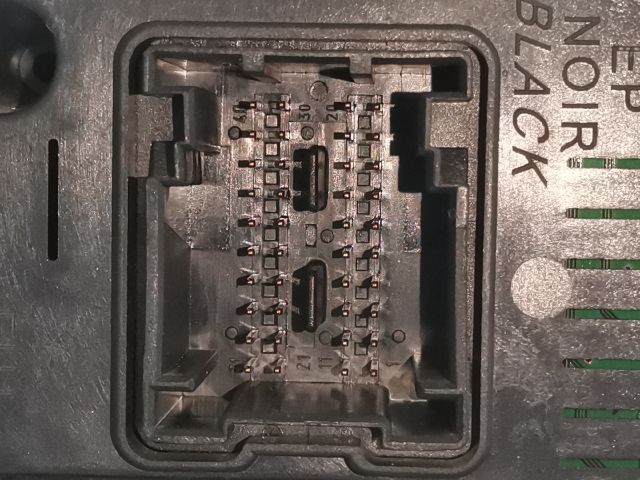 bontott PEUGEOT 407 Biztosítéktábla Utastér