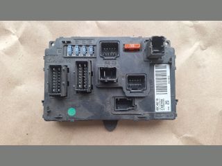 bontott PEUGEOT 407 Biztosítéktábla Utastér