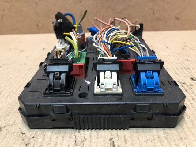 bontott PEUGEOT 407 Biztosítéktábla Utastér