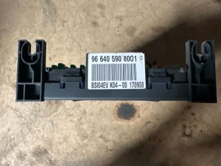 bontott PEUGEOT 407 Biztosítéktábla Utastér