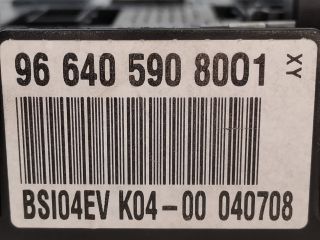 bontott PEUGEOT 407 Biztosítéktábla Utastér