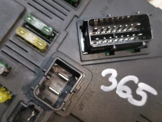 bontott PEUGEOT 407 Biztosítéktábla Utastér