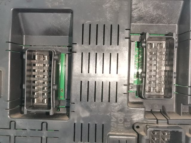 bontott PEUGEOT 407 Biztosítéktábla Utastér