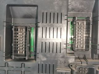 bontott PEUGEOT 407 Biztosítéktábla Utastér