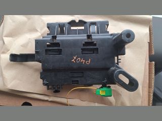 bontott PEUGEOT 407 Biztosítéktábla Utastér