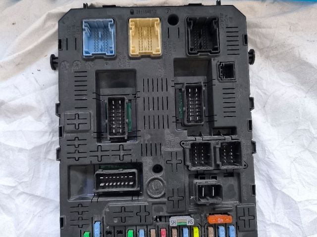 bontott PEUGEOT 407 Biztosítéktábla Utastér