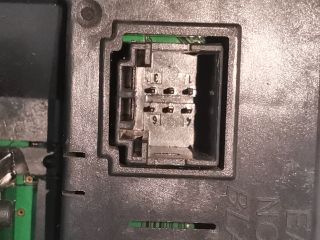 bontott PEUGEOT 407 Biztosítéktábla Utastér