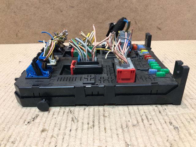 bontott PEUGEOT 407 Biztosítéktábla Utastér