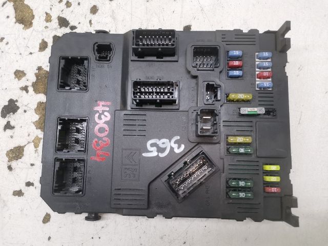 bontott PEUGEOT 407 Biztosítéktábla Utastér