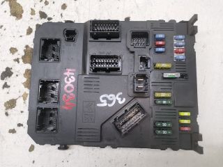 bontott PEUGEOT 407 Biztosítéktábla Utastér