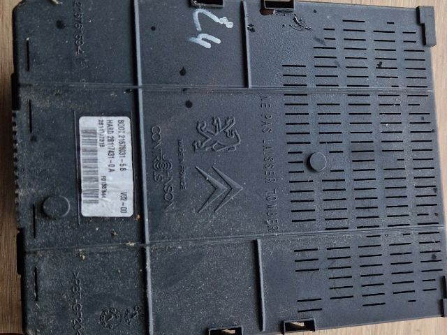 bontott PEUGEOT 407 Biztosítéktábla Utastér