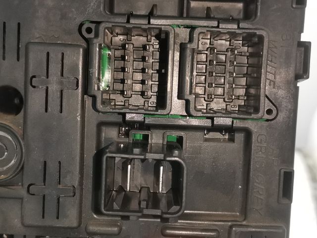 bontott PEUGEOT 407 Biztosítéktábla Utastér