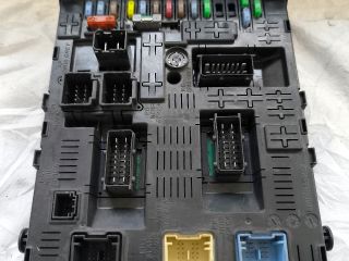 bontott PEUGEOT 407 Biztosítéktábla Utastér