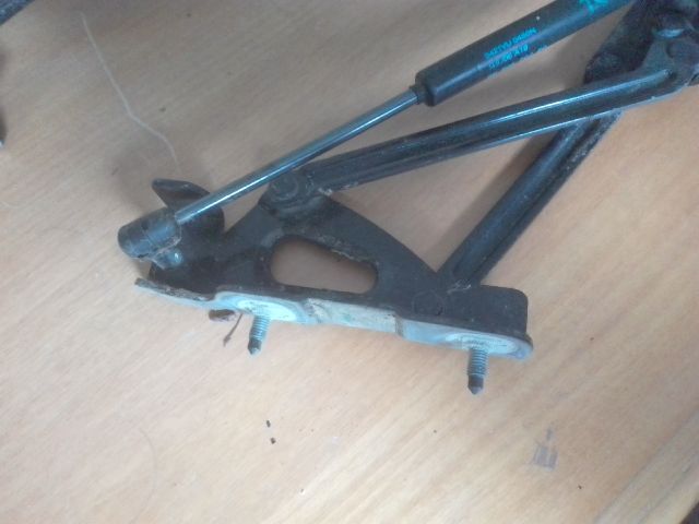 bontott PEUGEOT 407 Csomagtérajtó Bal Zsanér