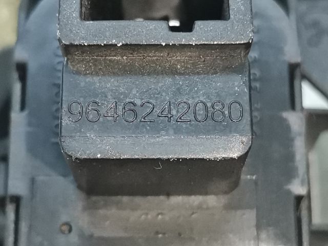 bontott PEUGEOT 407 Csomagtérajtó Kapcsoló