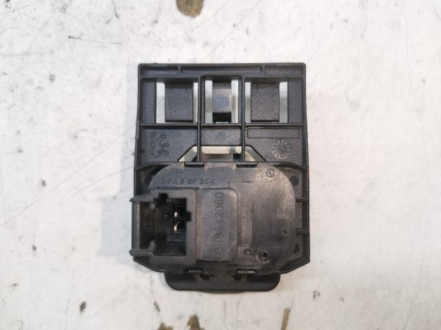 bontott PEUGEOT 407 Csomagtérajtó Kapcsoló