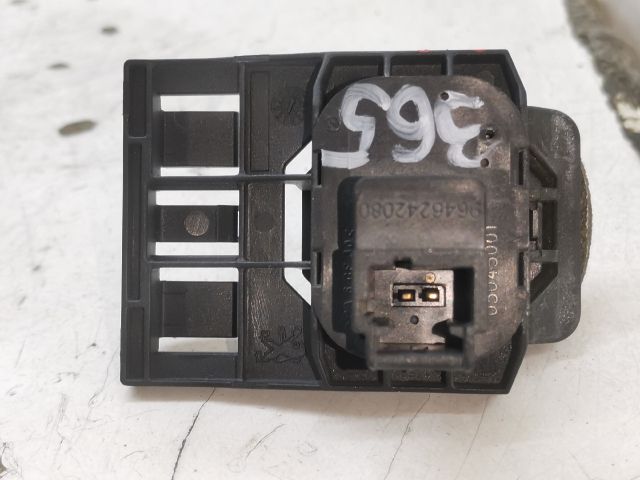 bontott PEUGEOT 407 Csomagtérajtó Kapcsoló