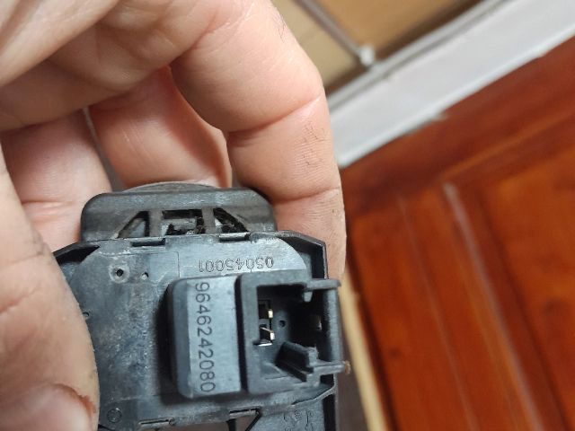 bontott PEUGEOT 407 Csomagtérajtó Kapcsoló