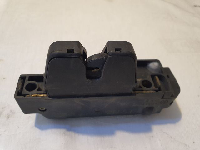 bontott PEUGEOT 407 Csomagtérajtó Zárszerkezet