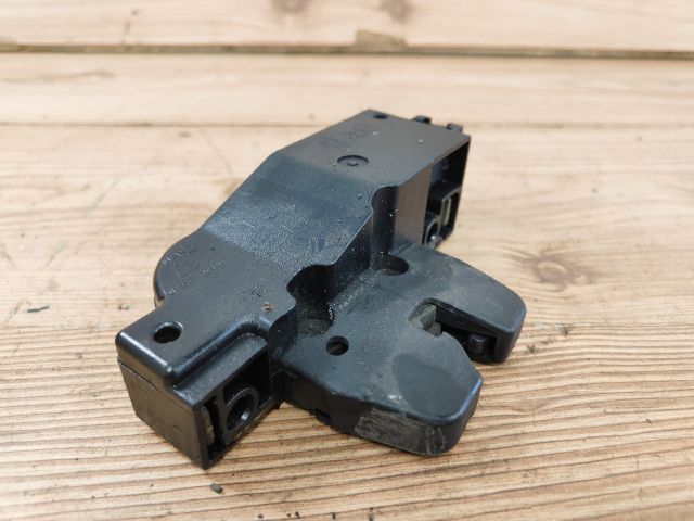 bontott PEUGEOT 407 Csomagtérajtó Zárszerkezet