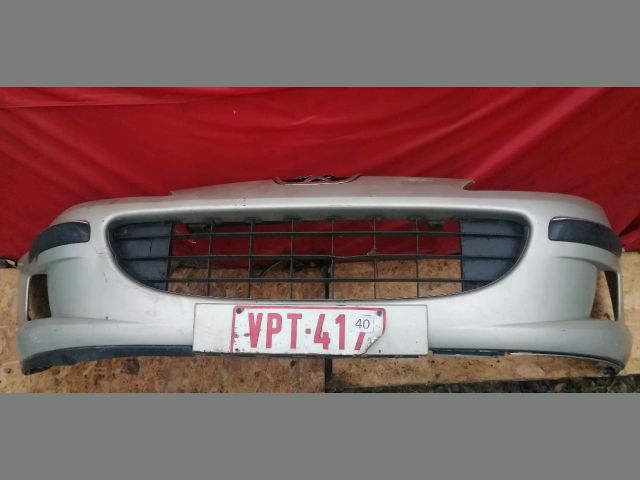 bontott PEUGEOT 407 Első Lökhárító (Részeivel)