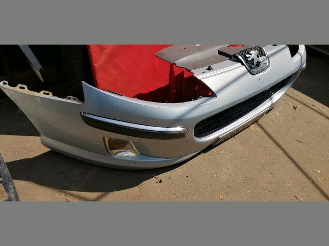 bontott PEUGEOT 407 Első Lökhárító (Részeivel)