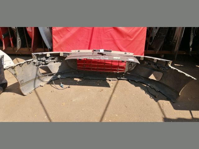 bontott PEUGEOT 407 Első Lökhárító (Részeivel)