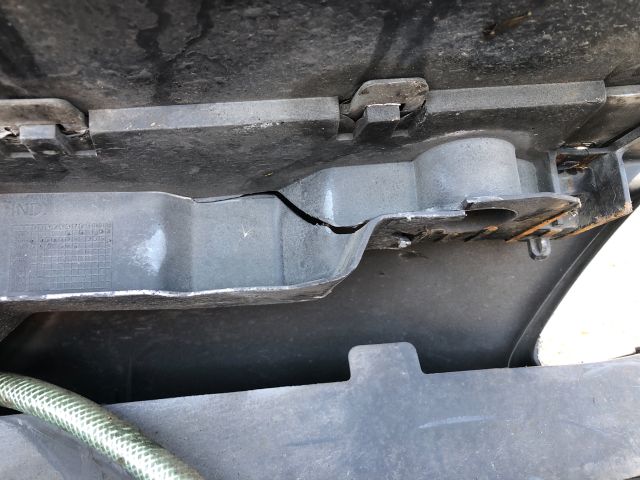 bontott PEUGEOT 407 Első Lökhárító (Részeivel)