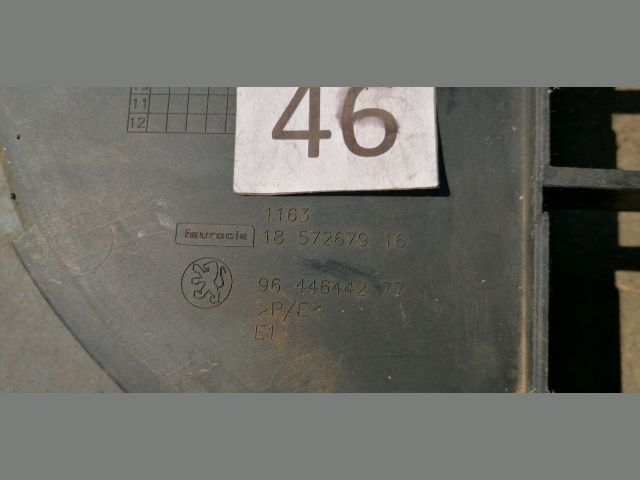 bontott PEUGEOT 407 Első Lökhárító (Részeivel)